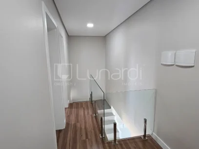 Foto Sobrado com 3 Dormitórios