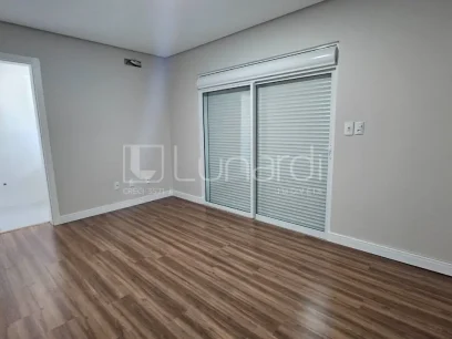 Foto Sobrado com 3 Dormitórios