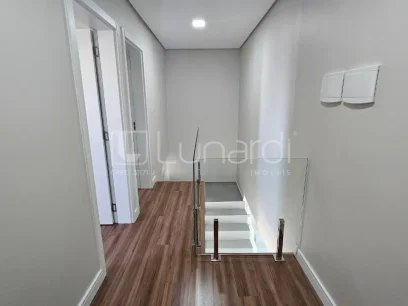 Foto Sobrado com 3 Dormitórios