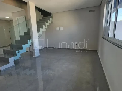 Foto Sobrado com 3 Dormitórios