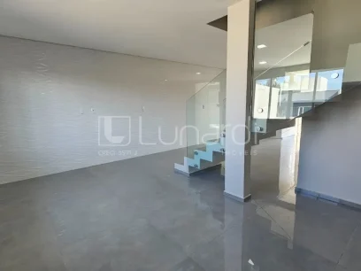 Foto Sobrado com 3 Dormitórios