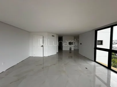 Apartamento com 3 Suítes