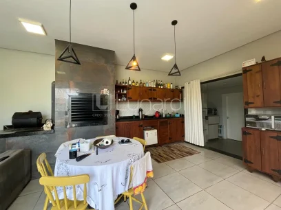 Foto Casa com 2 Dormitórios