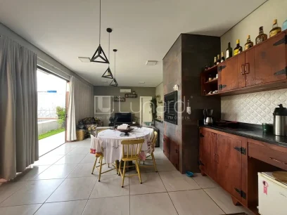 Foto Casa com 2 Dormitórios