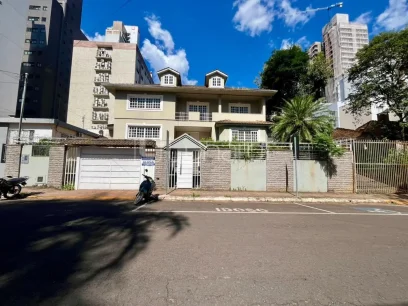 Casa com 4 Dormitórios