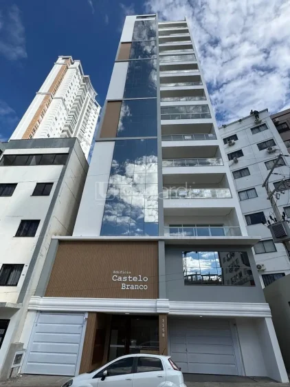 Apartamento com 4 Dormitórios