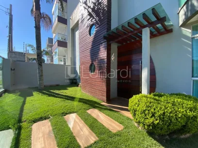 Foto Casa com 3 Dormitórios