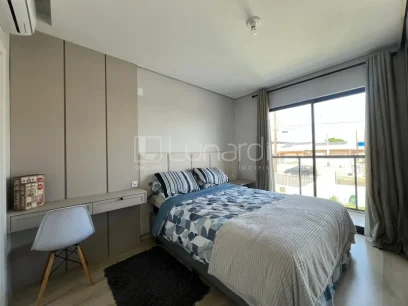 Foto Sobrado com 3 Dormitórios