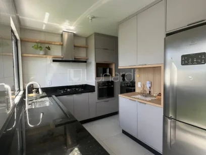 Foto Sobrado com 3 Dormitórios