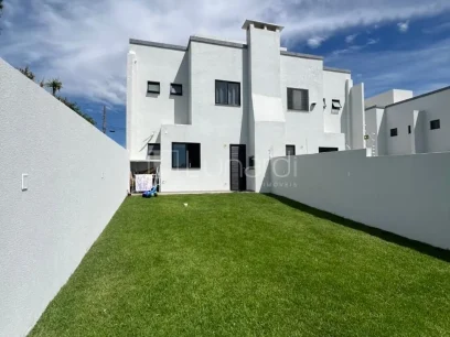 Foto Sobrado com 3 Dormitórios