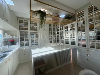 Foto Apartamento com 4 Dormitórios