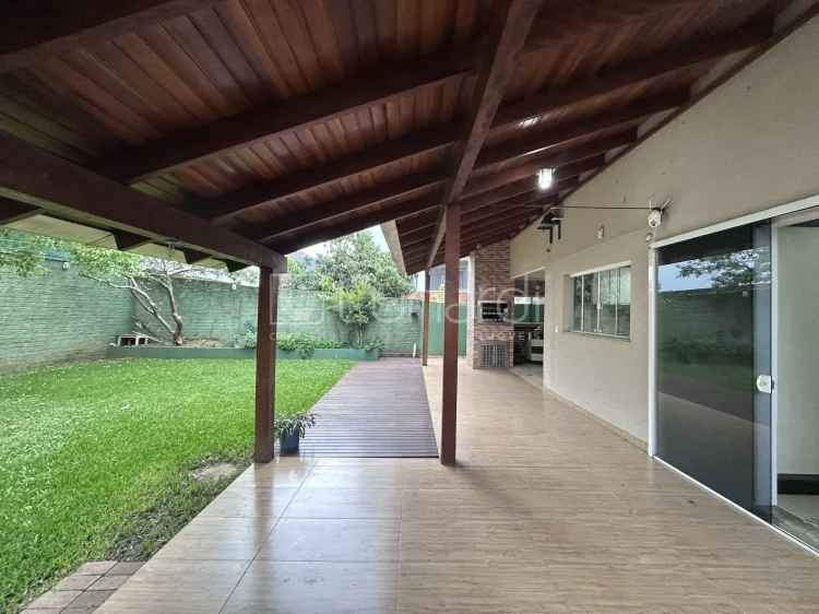 Casa com 4 Dormitórios