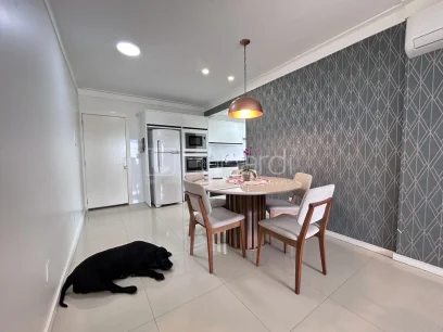 Foto Apartamento com 2 Dormitórios