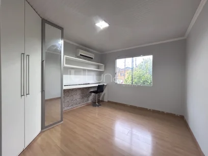 Foto Casa com 4 Dormitórios