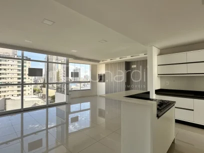 Apartamento com 3 Suítes