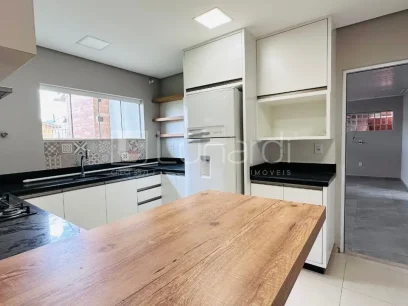 Foto Casa com 3 Dormitórios