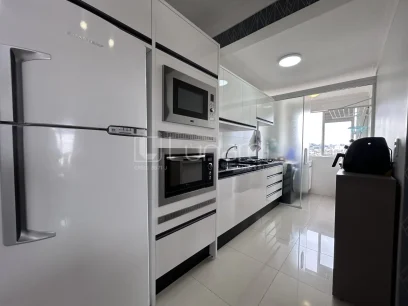 Foto Apartamento com 2 Dormitórios