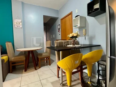 Foto Apartamento com 2 Dormitórios