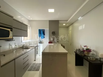 Foto Apartamento com 2 Dormitórios