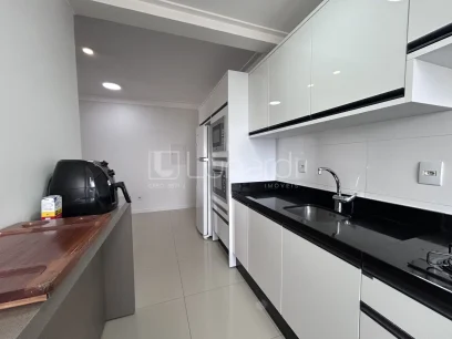 Foto Apartamento com 2 Dormitórios