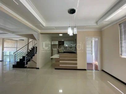 Foto Sobrado com 3 Dormitórios