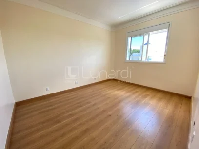 Foto Sobrado com 3 Dormitórios