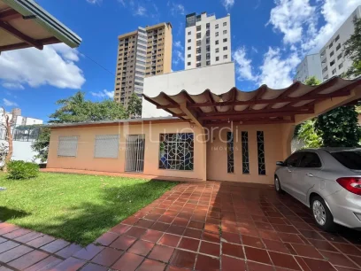 Casa com 4 Dormitórios