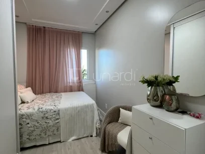 Foto Apartamento com 4 Dormitórios