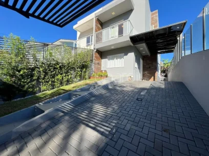 Foto Sobrado com 3 Suítes