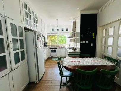 Foto Casa com 4 Dormitórios