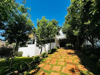 Foto Casa com 4 Dormitórios