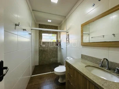 Foto Casa com 4 Dormitórios