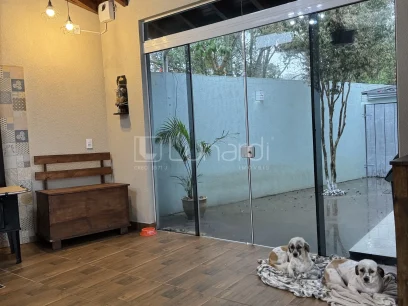 Foto Casa com 2 Dormitórios