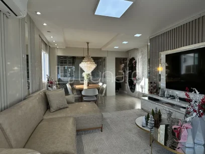 Foto Apartamento com 4 Dormitórios