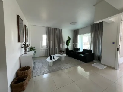 Foto Apartamento com 4 Dormitórios