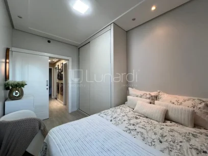 Foto Apartamento com 4 Dormitórios