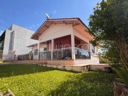 Foto Casa com 6 Dormitórios