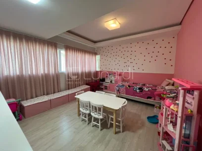 Foto Apartamento com 4 Dormitórios