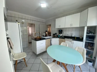 Foto Apartamento com 3 Dormitórios