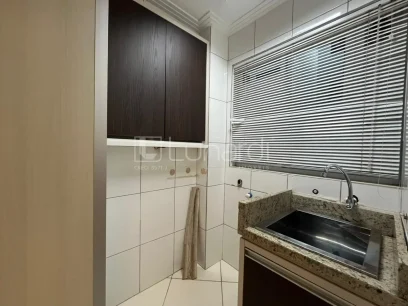 Foto Apartamento com 2 Dormitórios
