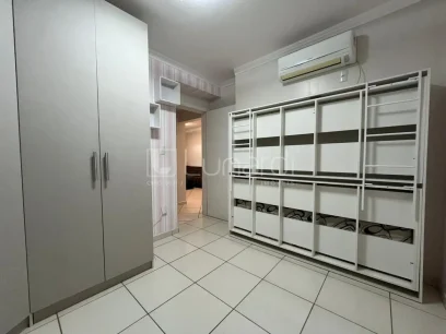 Foto Apartamento com 2 Dormitórios