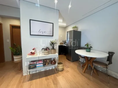 Foto Apartamento com 2 Dormitórios