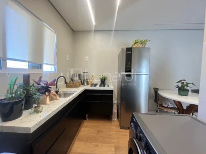 Foto Apartamento com 2 Dormitórios