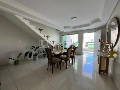 Foto Casa com 3 Dormitórios