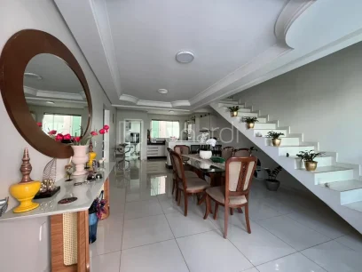 Foto Casa com 3 Dormitórios