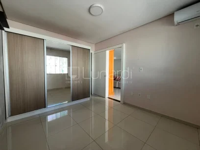 Foto Casa com 3 Dormitórios