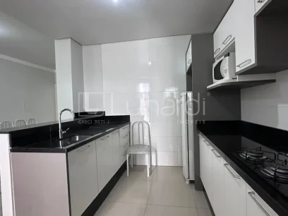 Foto Apartamento com 2 Dormitórios