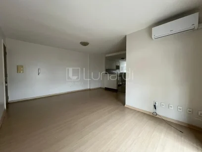 Foto Apartamento com 2 Dormitórios