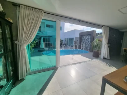 Foto Casa com 3 Dormitórios