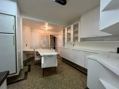 Foto Apartamento com 4 Dormitórios